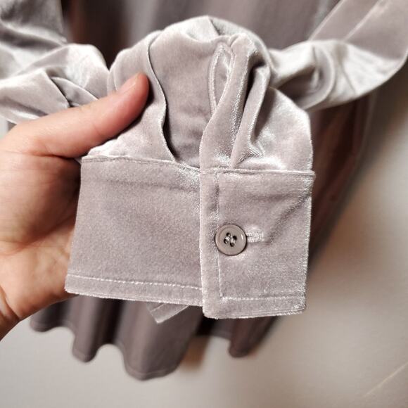 SOFT SURROUNDINGS Velvet Button Up Long Sleeve Blouse Commared Top - Picture 8 of 8